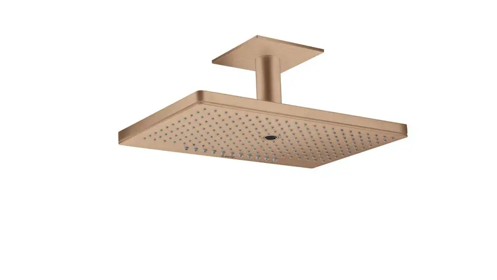 Kopfbrause von AXOR mit Deckenanschluss in Brushed Red Gold. Rechteckige Form mit Düsensystem, montiert an einer quadratischen Deckenplatte.